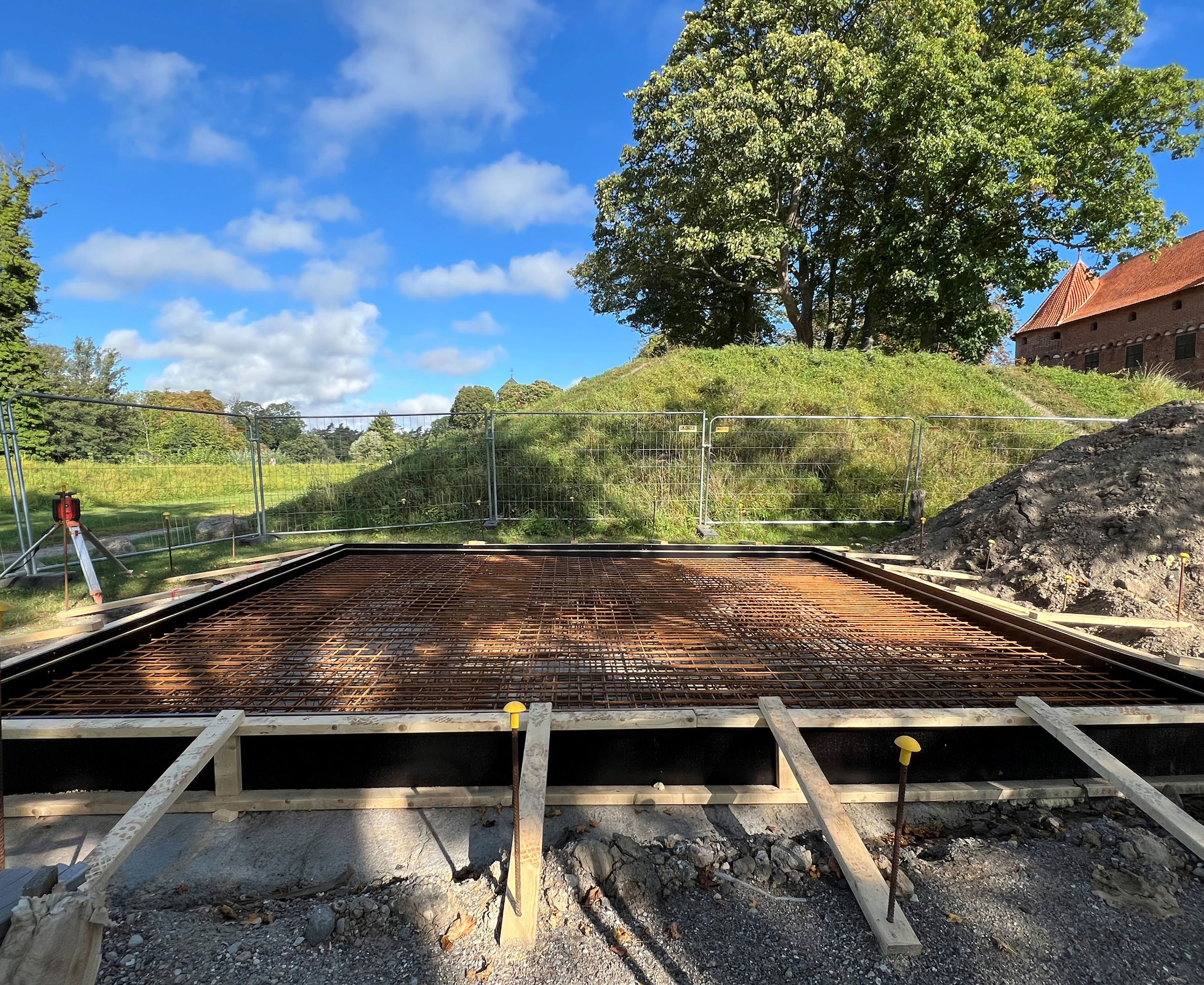 Mockup af slottets kommende mur bliver til