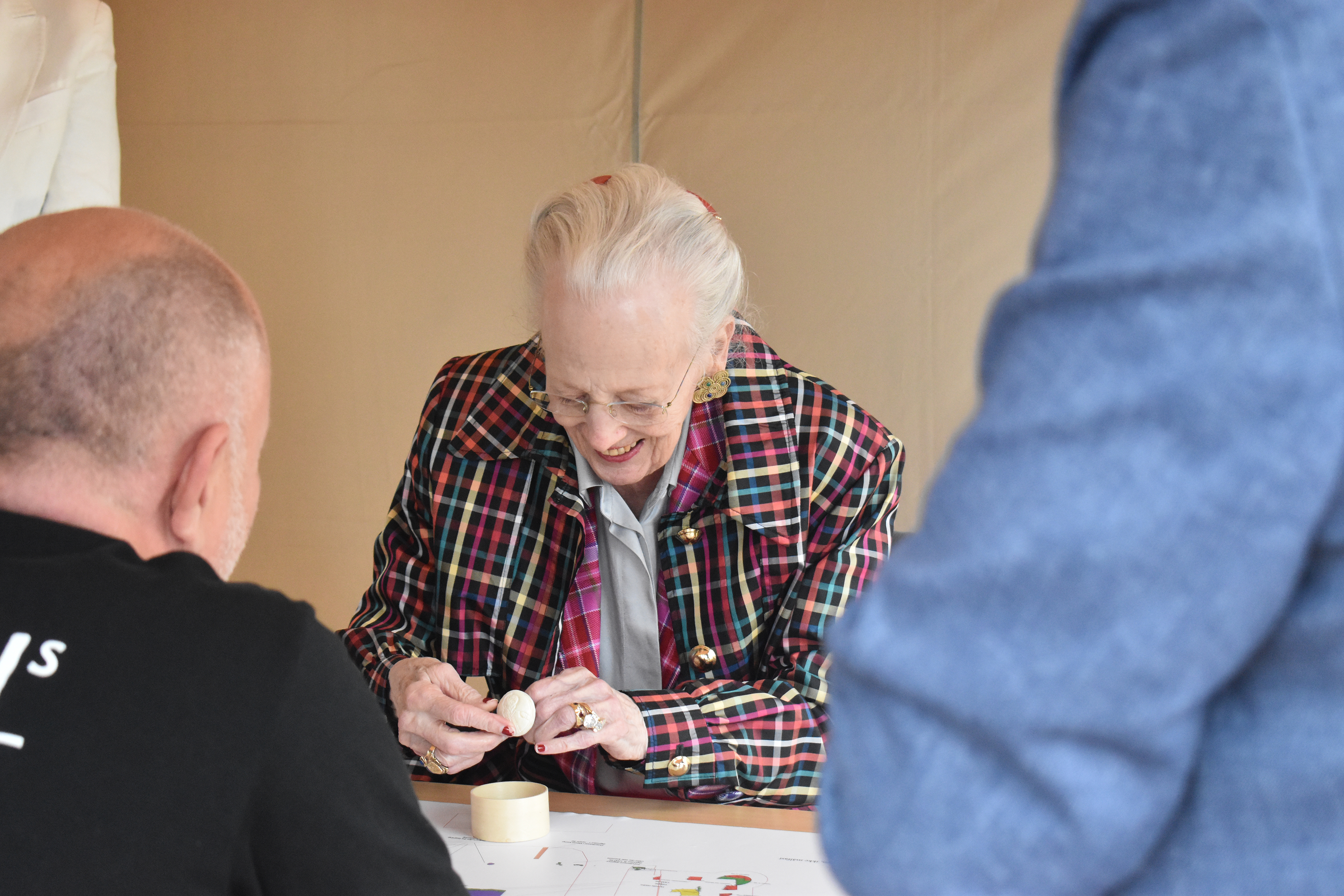 H.M. Dronning Margrethe modtager gave
